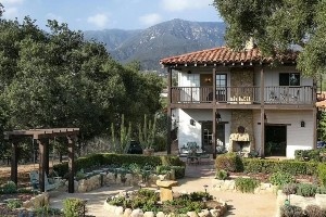 肯达尔-詹娜2300万购置牧场风格庄园 近期社媒晒拉伸照秀身材